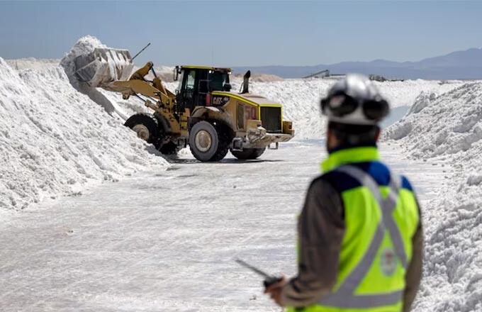 Добыча лития в Австралии.