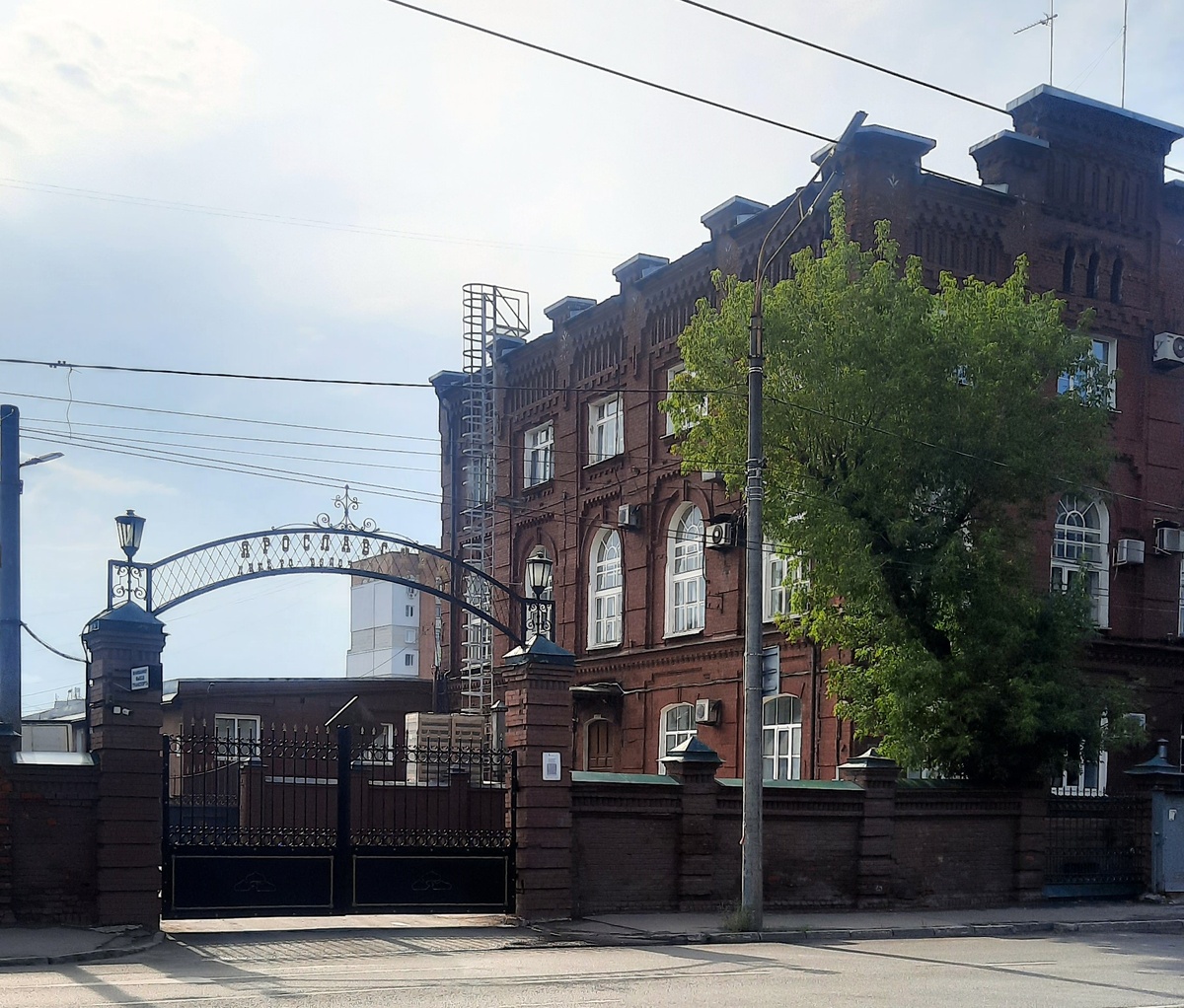 Ворота на территорию завода