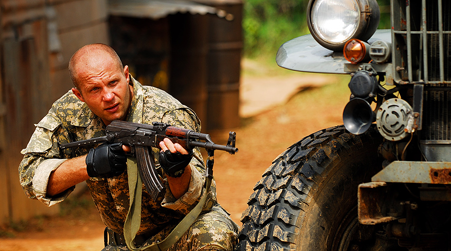 Федор Емельяненко в сцене из фильма режиссера Александра Якимчука «Ключ Саламандры», 2009 год
Фото: ТАСС