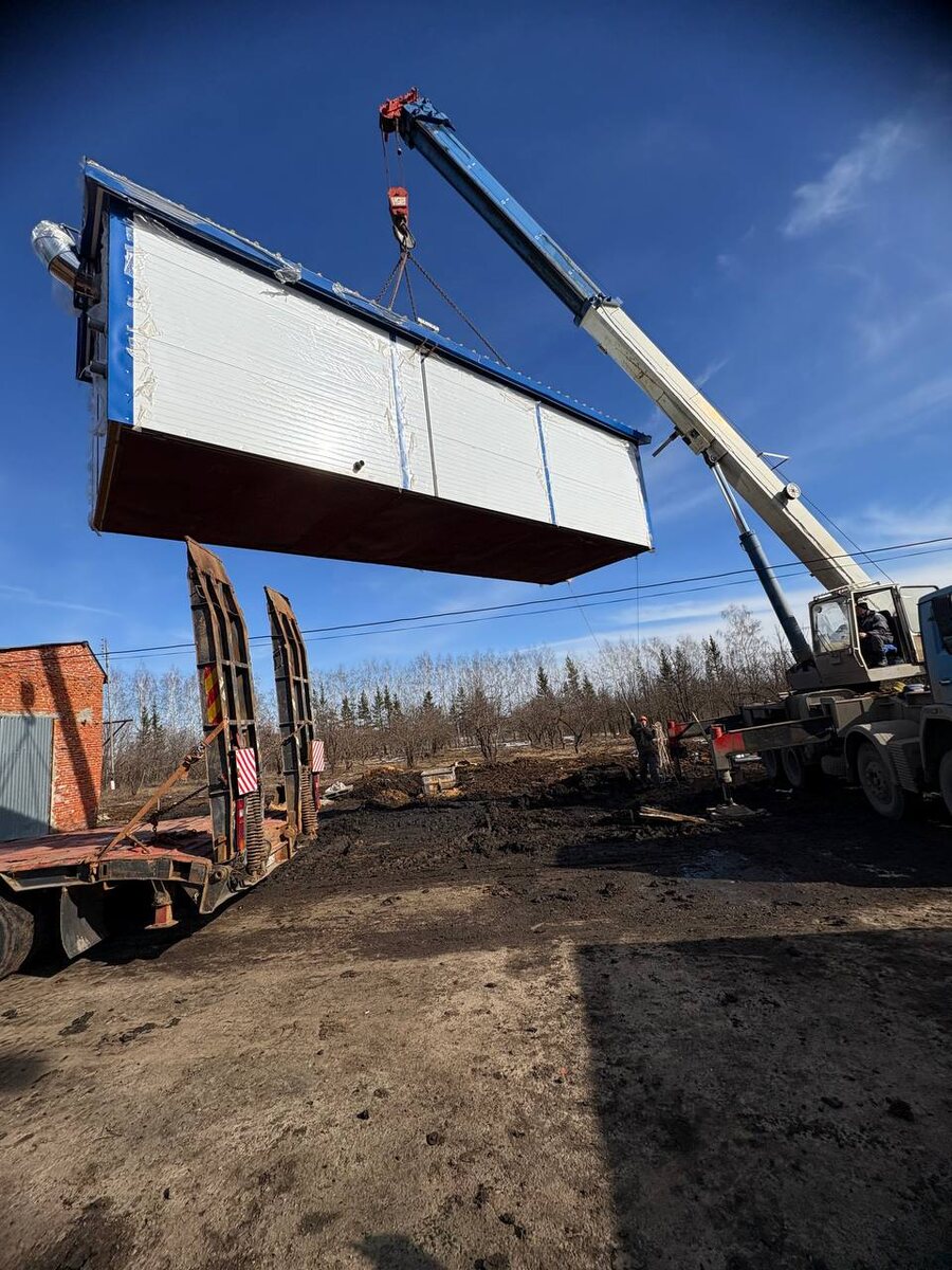 История одного объекта
В этом году мы работали для обеспечения тепла в школе с.Шибылги.
Требования были жёсткие:
- сжатые сроки
- работа на территории действующей школы, во время учебного года
- индивидуальные параметры котельной