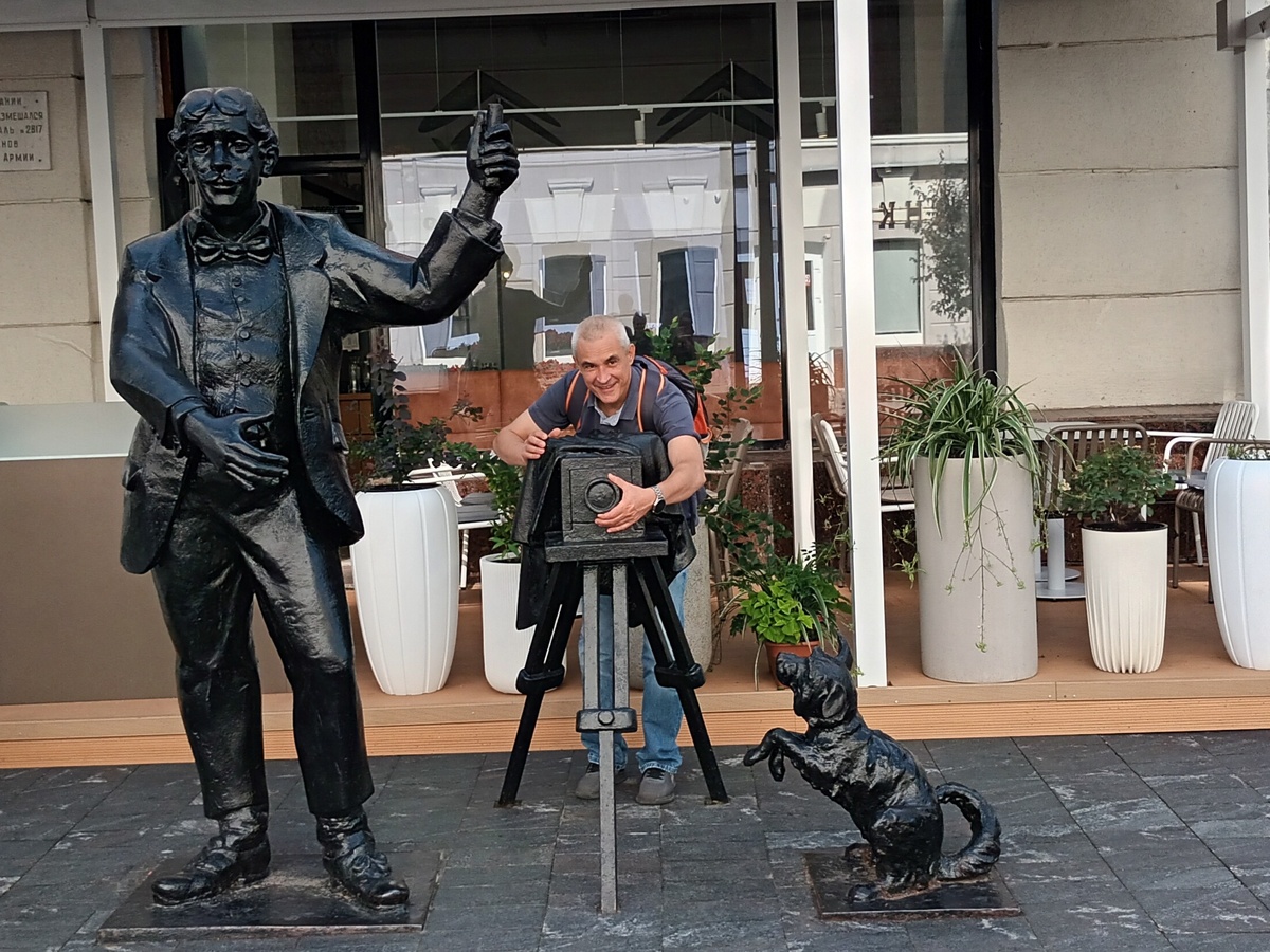 Фотограф рядом с Русским музеем фотографии