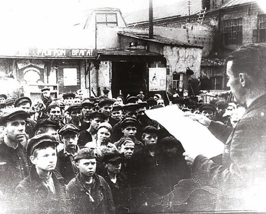 Митинг на станкостроительном заводе г. Куйбышева 22 июня 1941 г.