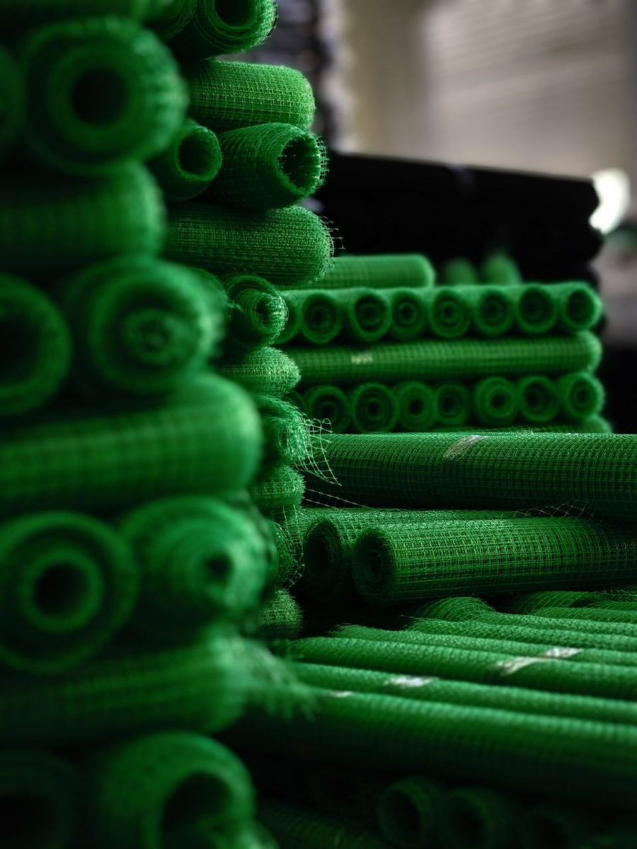 Фото с производства пластиковой сетки на заводе "ТЕНЕТ"