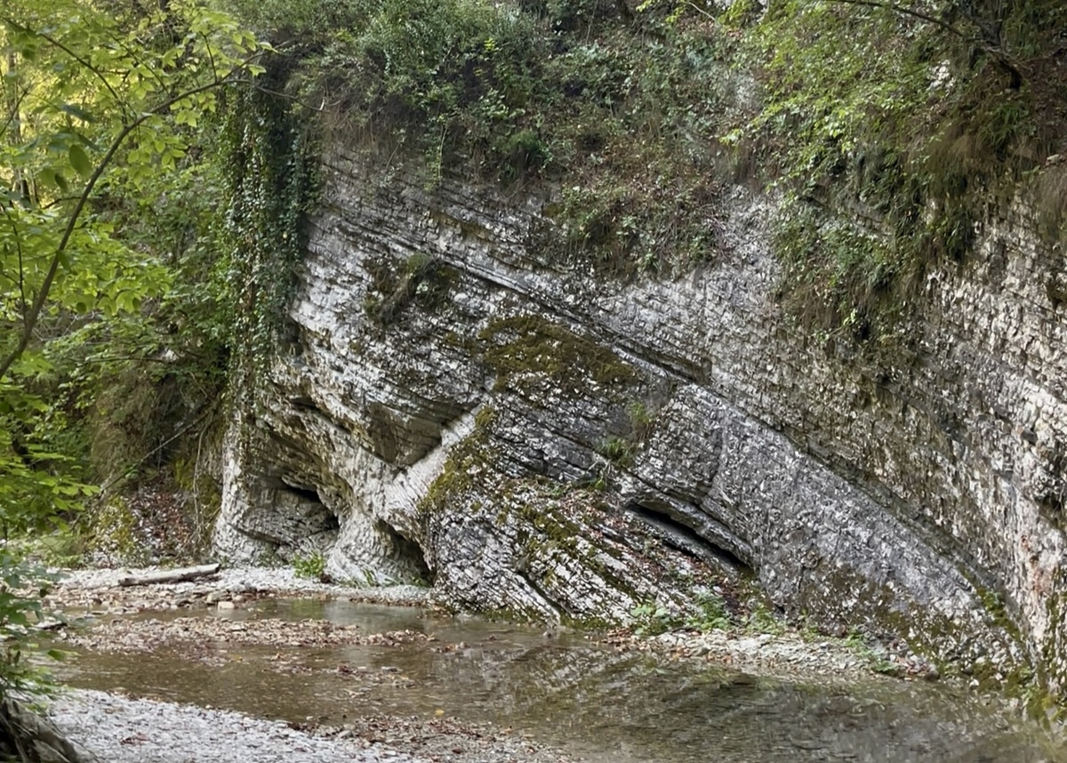 Тропа по ущелью. 