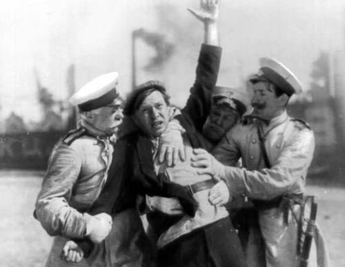 Кадр из фильма Возвращение Максима.