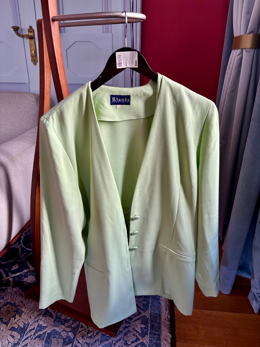 Фото не передаёт реальный цвет, как листья салата 