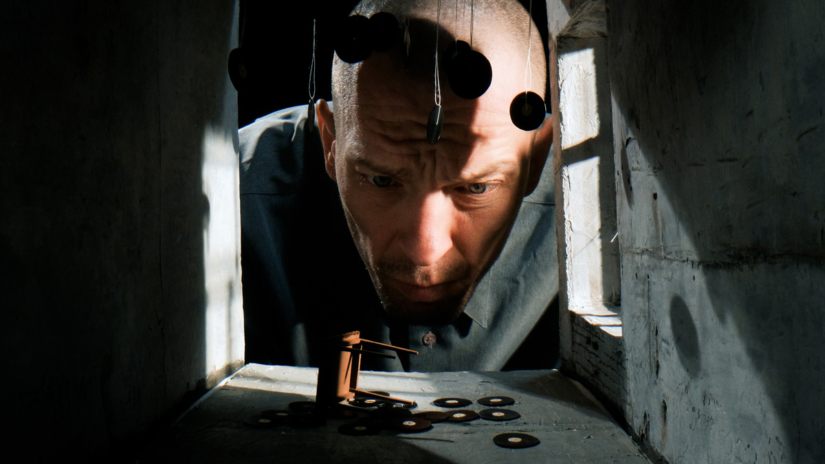    Евгений Алёхин, кадр из клипа на песню «Современник»