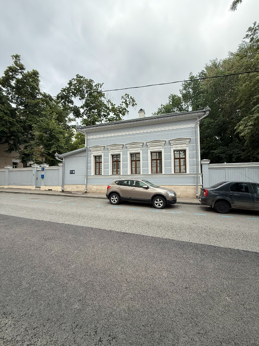 Фото автора канала. Главный дом усадьбы Лебедевых.