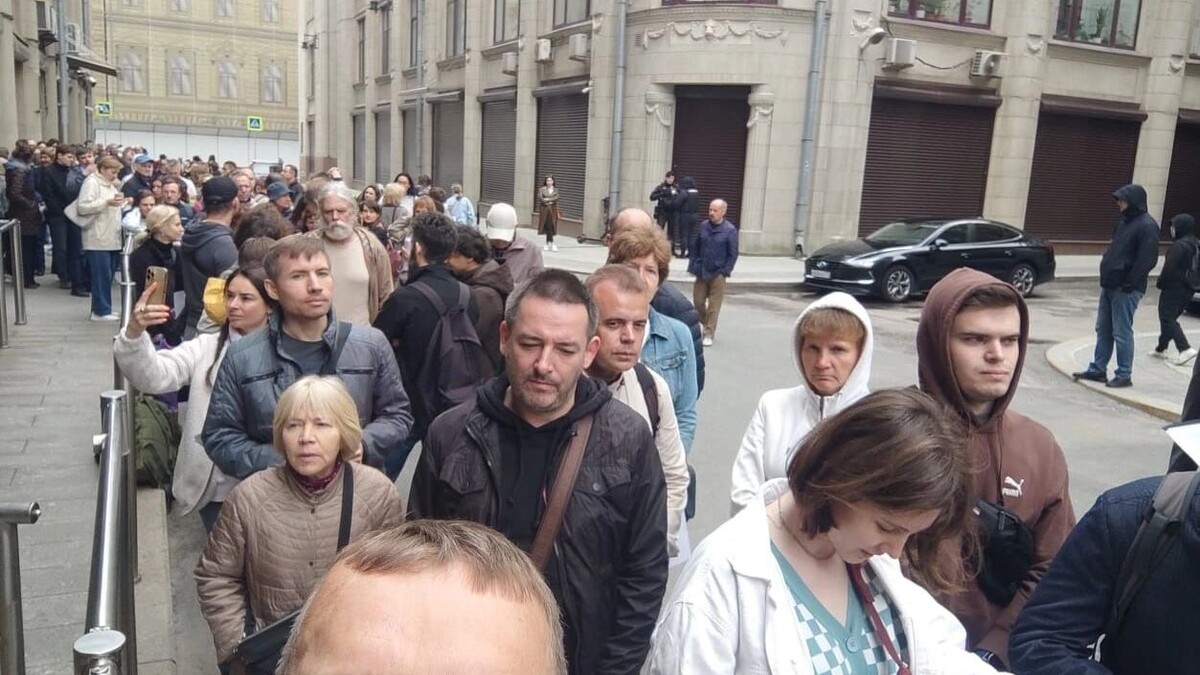 500 человек подали обращение президенту Путину в защиту Лосиного острова. Фото: Активист Лосиного острова Алексей. newizv.ru