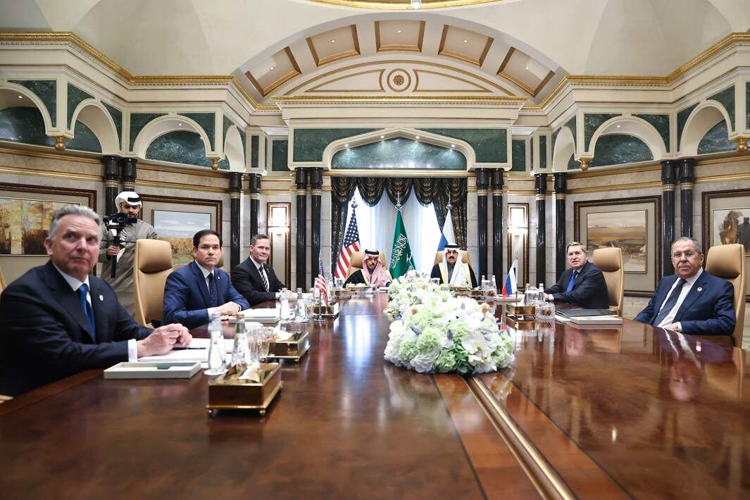 Двусторонние переговоры представителей РФ и США по Украине во дворце королевской семьи Дирия в комплексе Альбасатин, Эр-рияд, Саудовская Аравия, 18 февраля
Фото: РИА Новости/МИД РФ