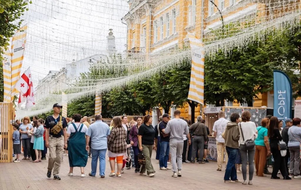 Фото: https://smolensk-i.ru/society/belgorodskaya-plyushka-stala-pobeditelem-festivalya-ulichnoj-edy-v-smolenske_604367