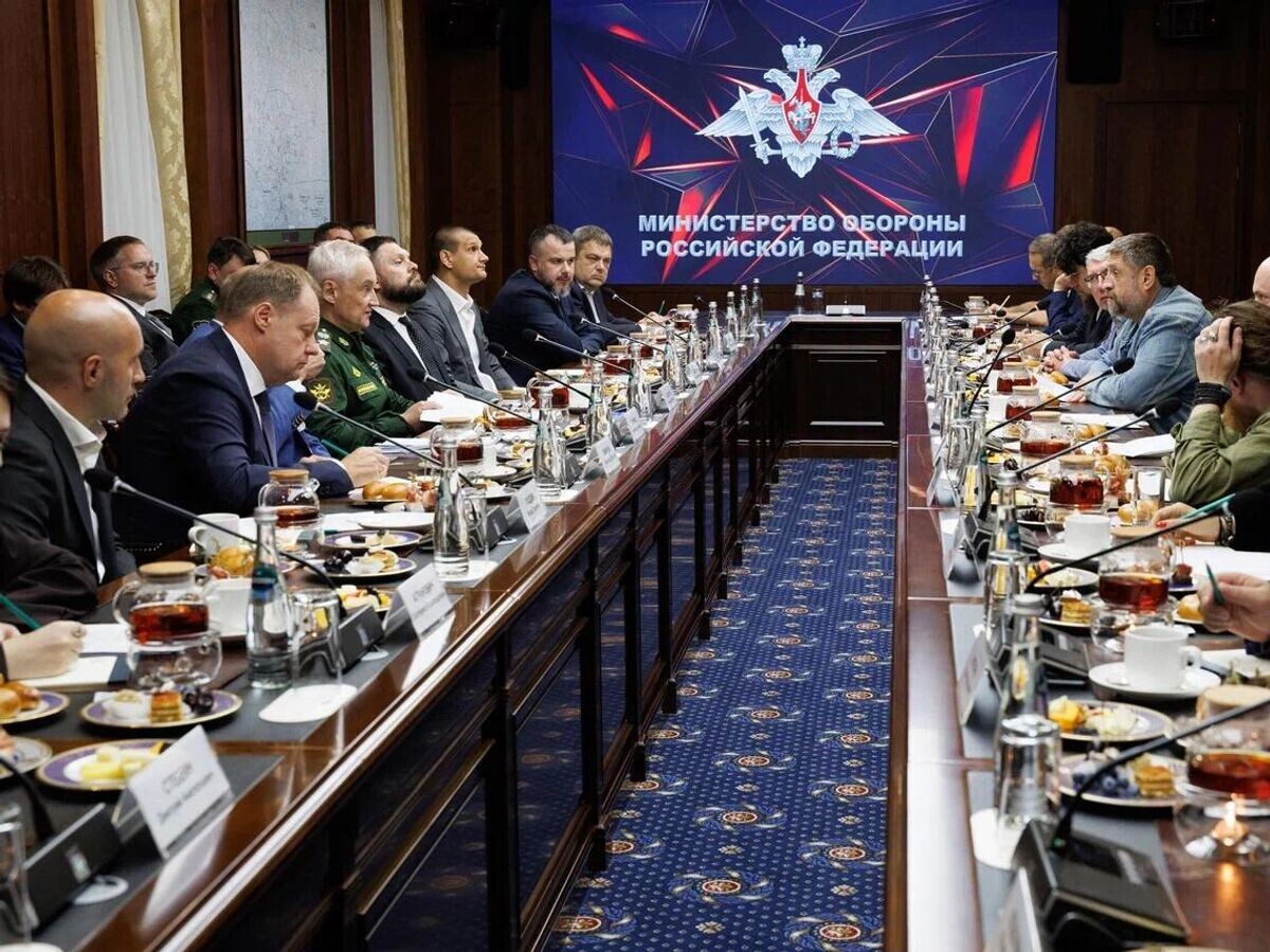    Министр обороны РФ Андрей Белоусов встретился с корреспондентами, работающими в зоне спецоперации© Фото : Минобороны России