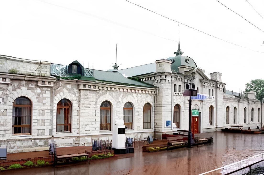 Г. Слюдянка. Единственный в мире вокзал, целиком сложенный из блоков белого и розового мрамора!