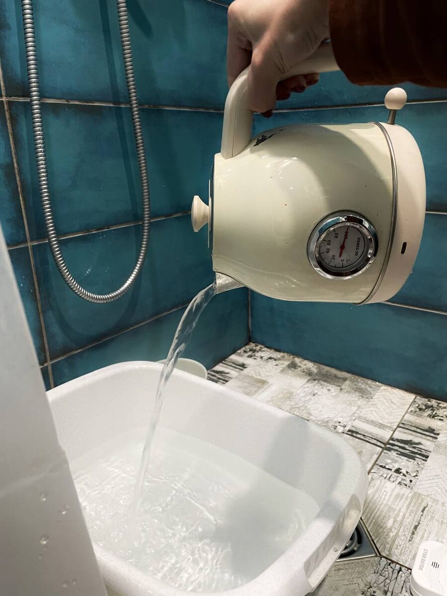 Играла в Галадриэль с чашей. Да, чайник-красавчик облезает.