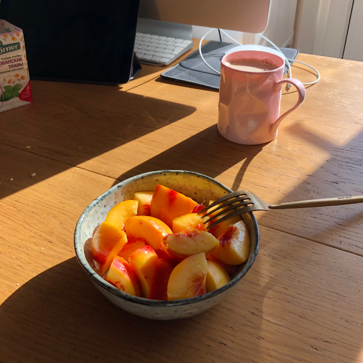 Персики и кофеёчек