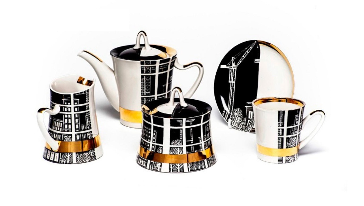 Евгений Смирнов (роспись). Юрий Ганрио (форма «Аврора», 1964). Сервиз «Московские окна». 1972. Вербилки. Государственный центральный музей современной истории России / ГИК 39525/5-1. Госкаталог: 6143502.