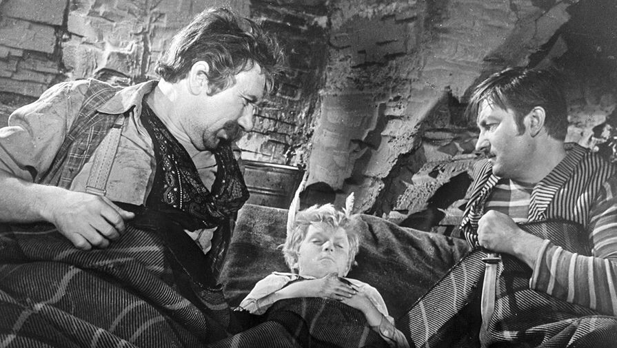 Кадр  из фильма СССР «Деловые люди»