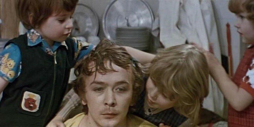 Кадр  из советского кино «Усатый нянь»