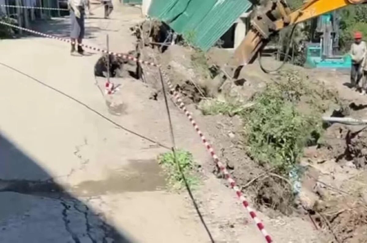    В Гурзуфе обрушилась дорога рядом со стройкой жилого комплекса
