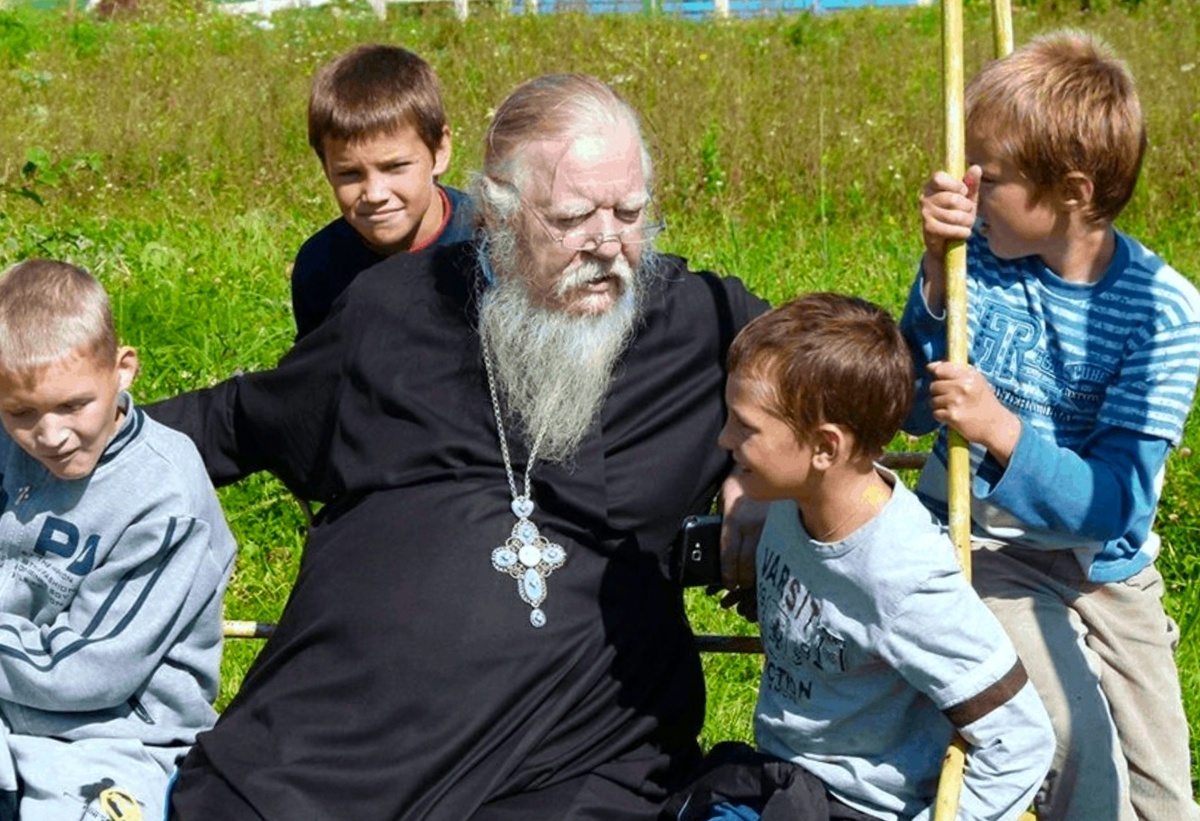 Димитрий Смирнов был самым многодетным отцом Москвы, так как создал при жизни несколько детских домов.