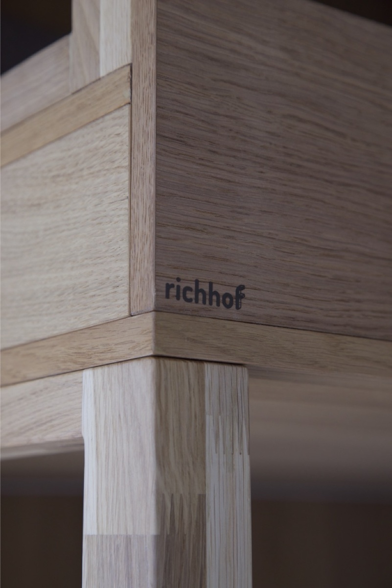 Кровать детская из натурального шпона (основа МДФ) с деталями из древесины (лесенка, рейки). Проект Ричхоф