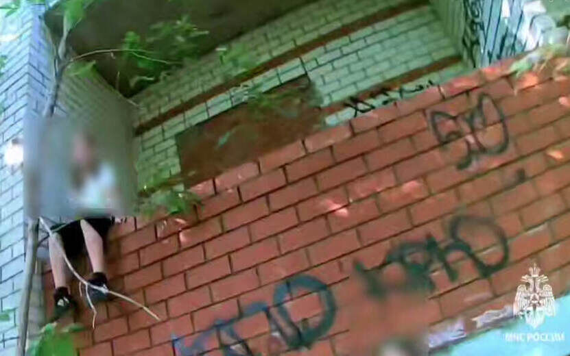    Фотосессия подростков в заброшенном доме в Ижевске закончилась вызовом спасателей