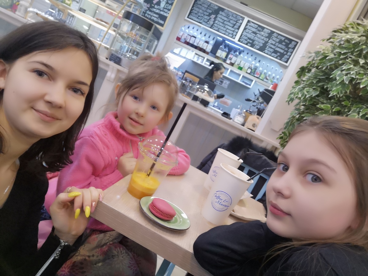 Здесь Адель 5 лет. Наша совместная вылазка с племяшкой. Я ещё тогда подумала, как класно быть мамой двух дочек.