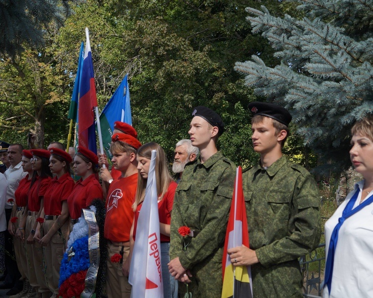     В Курской области состоялся памятный митинг у могилы Героя РФ Сергея Костина