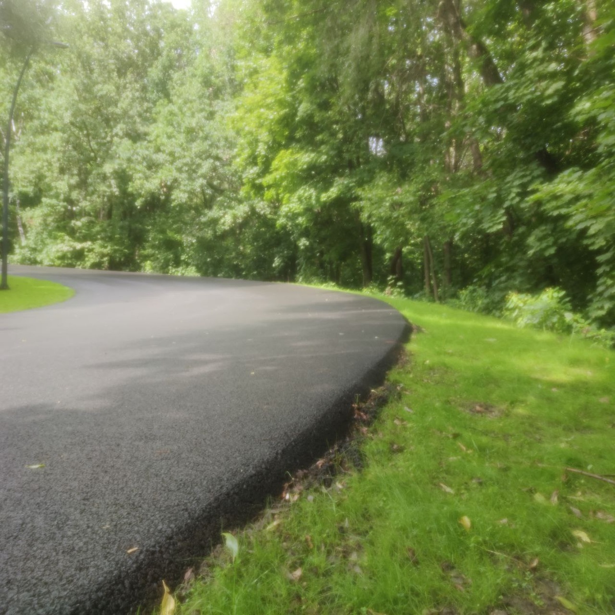 Реконструкция Большого велокольца подходит к концу. Свежее асфальтовоке покрытие 