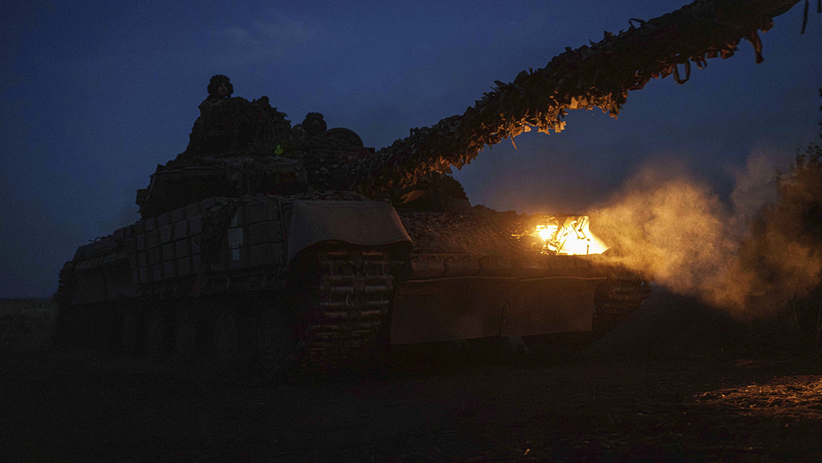   Evgeniy Maloletka / AP