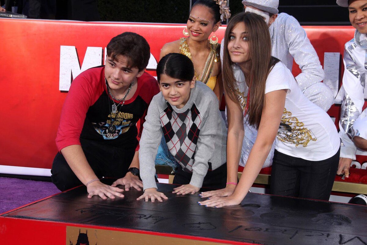 Shutterstock
2012 год. Принс Джексон, Пэрис Джексон, Биги Джексон.