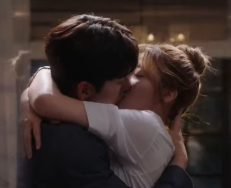 Кадр из дорамы Подозрительный партнер.