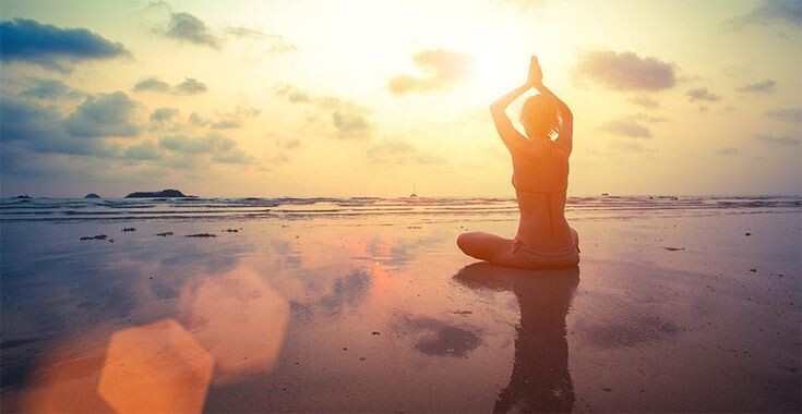 Практиковать йогу утром — это отличный способ зарядиться энергией и настроиться на продуктивный день