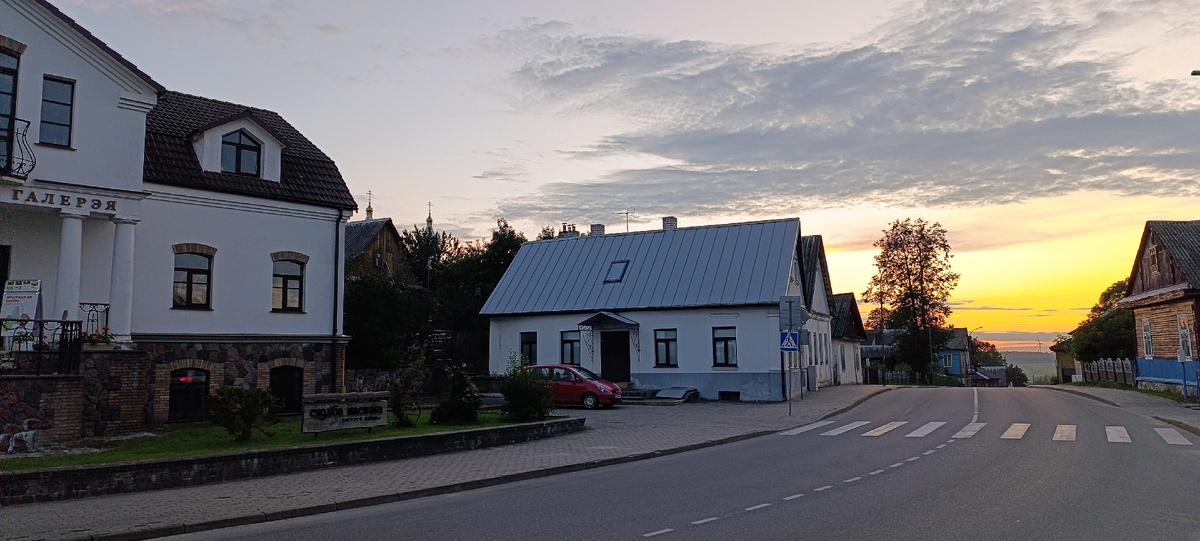 Галерея заката в городе и в поле - листаните! Под следующей фотографией дополнительный комментарий.