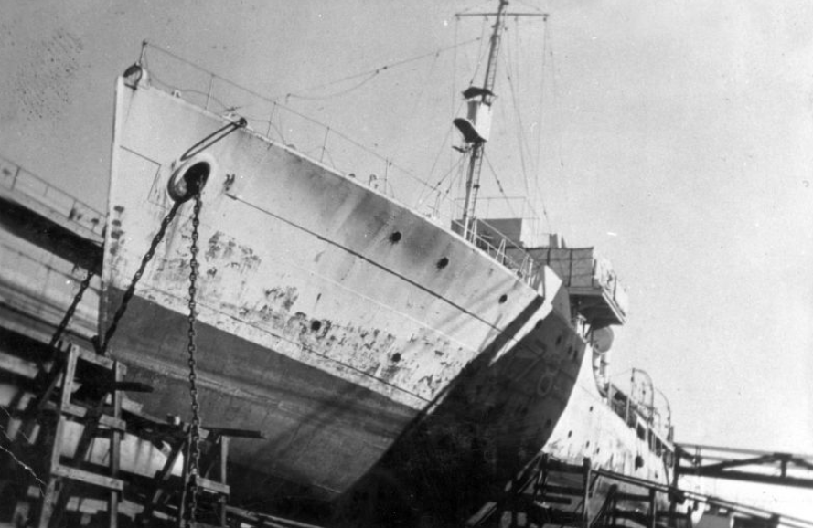 Корвет «Оквилл» в сухом доке 