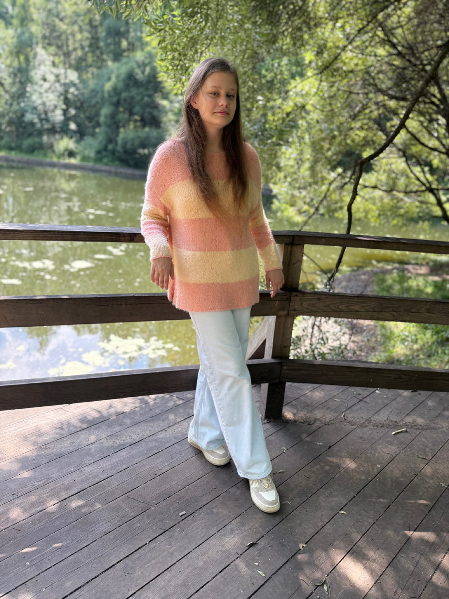 тут пришлось повозиться с рукавами из-за ограниченного количества пряжи