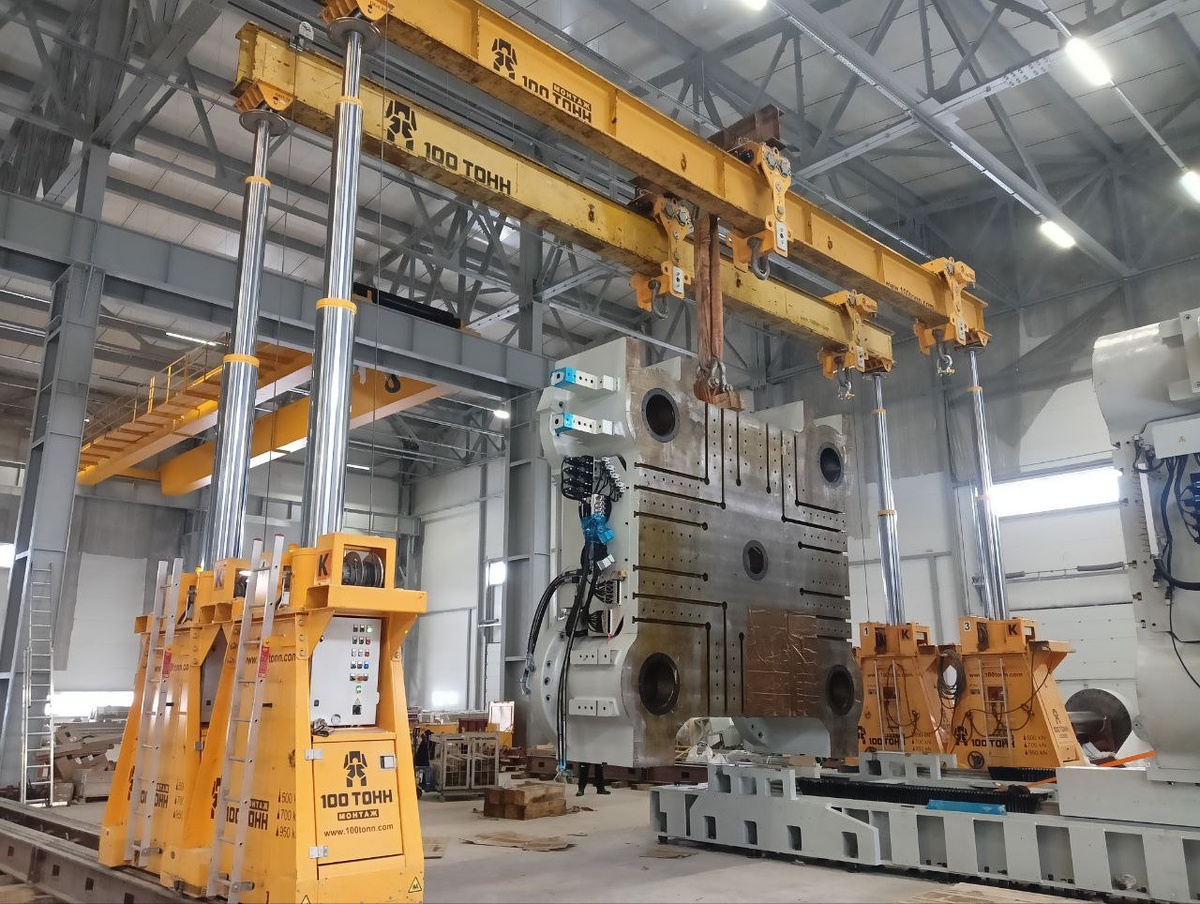 Перемещение плит термопластавтомата FA6000