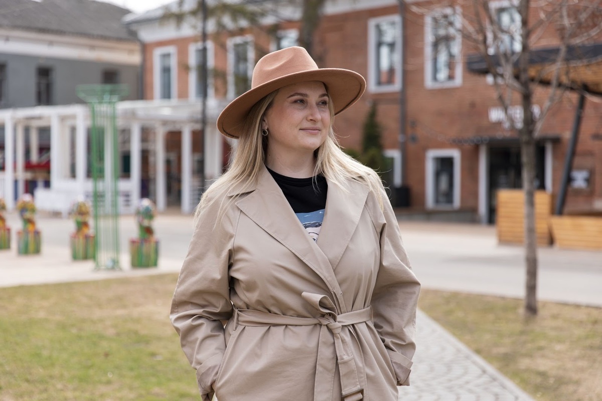 Привет! Я Мария и это мой блог. Иногда я затрагиваю темы, о которых многие стараются умалчивать. Но я знаю, что у многих схожие ощущения. Поэтому считаю, что делиться своим опытом просто необходимо. Если вдруг мой текст, как-то вам поможет и вас вдохновит, то я буду очень рада ❤️ Значит я живу и я пишу не зря!