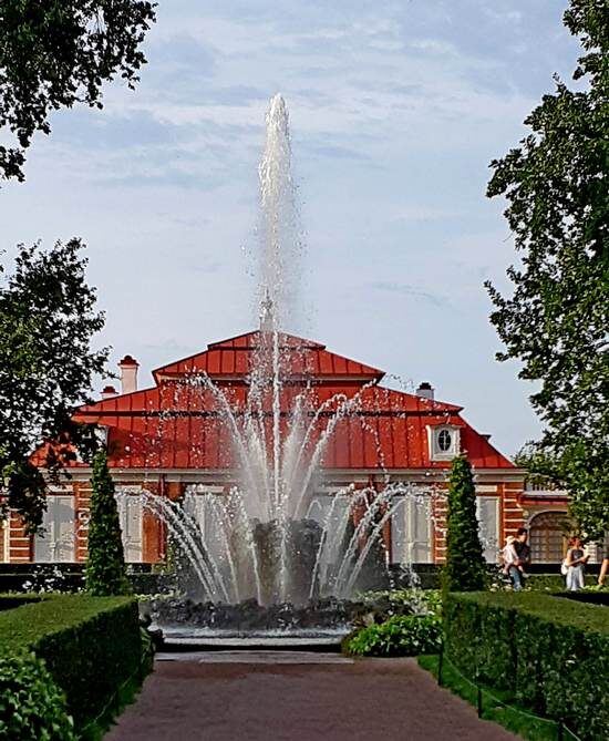 В Монплезирском саду /фото из личного архива, 2021/