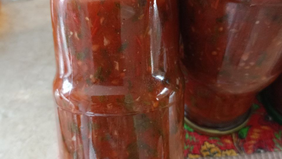Из серии "Заготовки на зиму". Соус из помидоров и базилика.