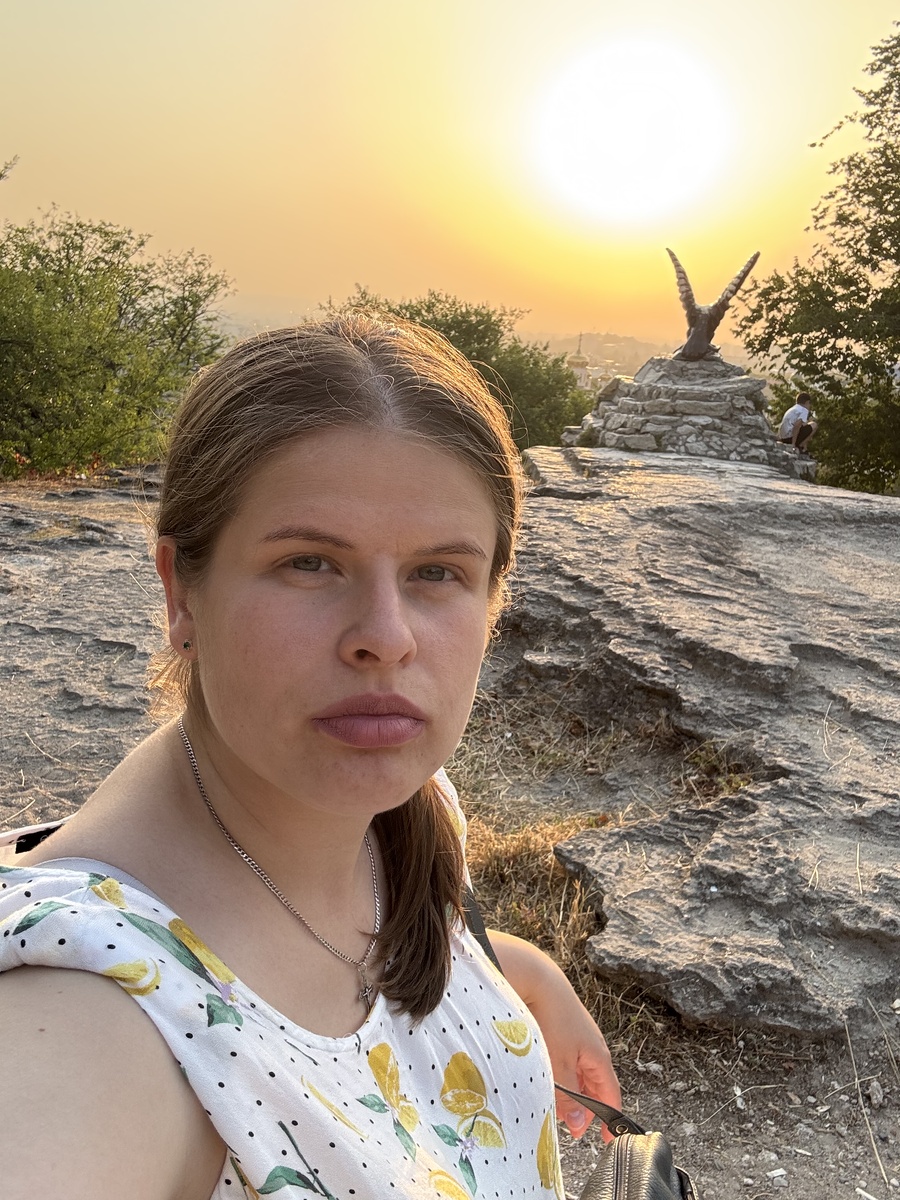 Возле этого самого орла на горе Машук Киса Воробьянинов просил подаяния на разных языках.