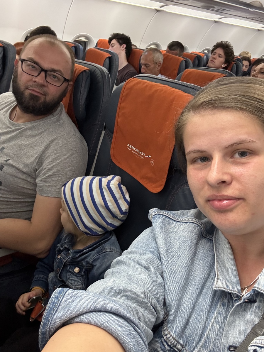 Я достаточно сильно боюсь летать на самолёте, но в этом году решила бороться со своим страхом.