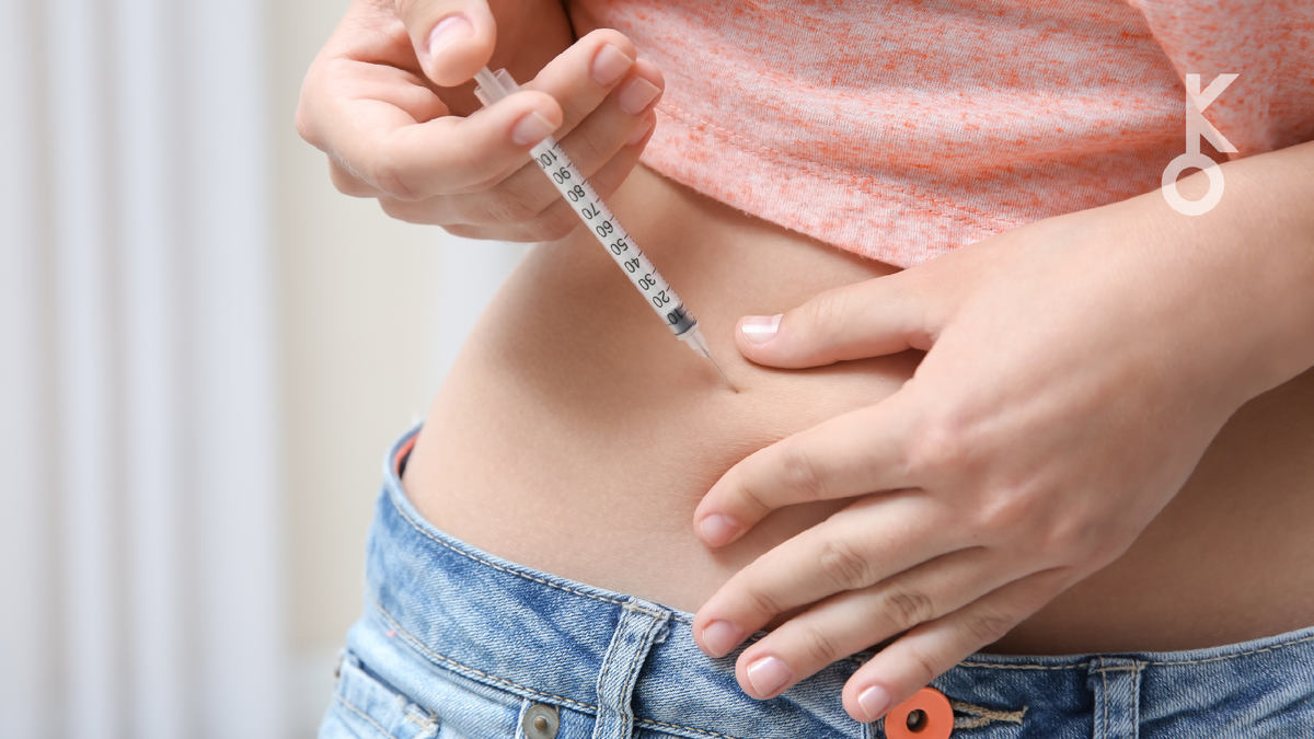 Пациенты с диабетом 1 типа в малых испытаниях получают секрецию инсулина от пересаженных клеток, иногда — без иммуносупрессии. Разбираем подтверждённые факты, ограничения и почему DIY-инсулин опасен.