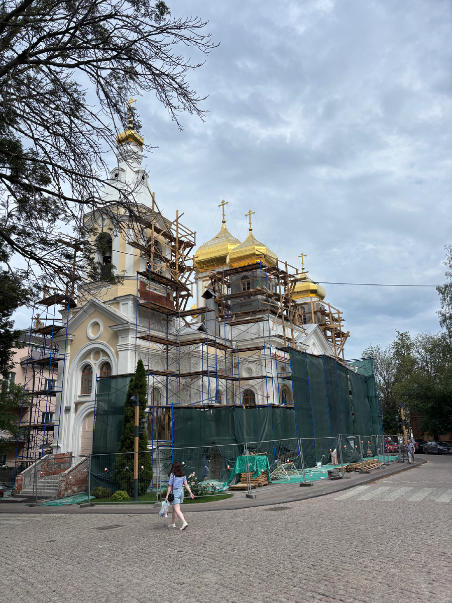 Фото автора. Церковь пока тоже - на реставрации, скоро будет очень красиво 