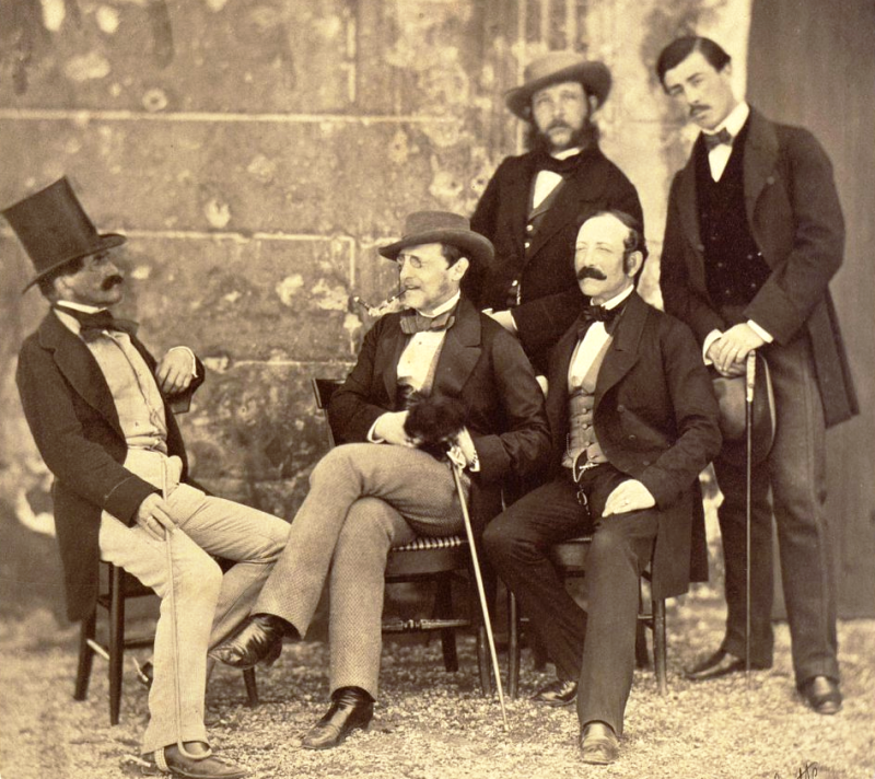 Louis Cretté (Cretté-Romet). Великий князь Константин Николаевич (сидит в центре с собачкой на коленях) и великий князь Михаил Николаевич (стоит в шляпе) с неустановленными лицами из их окружения. 1857 год, Ницца.