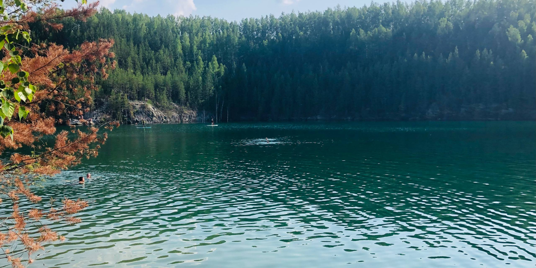 Старая Линза: путешествие к затопленному карьеру на Урале