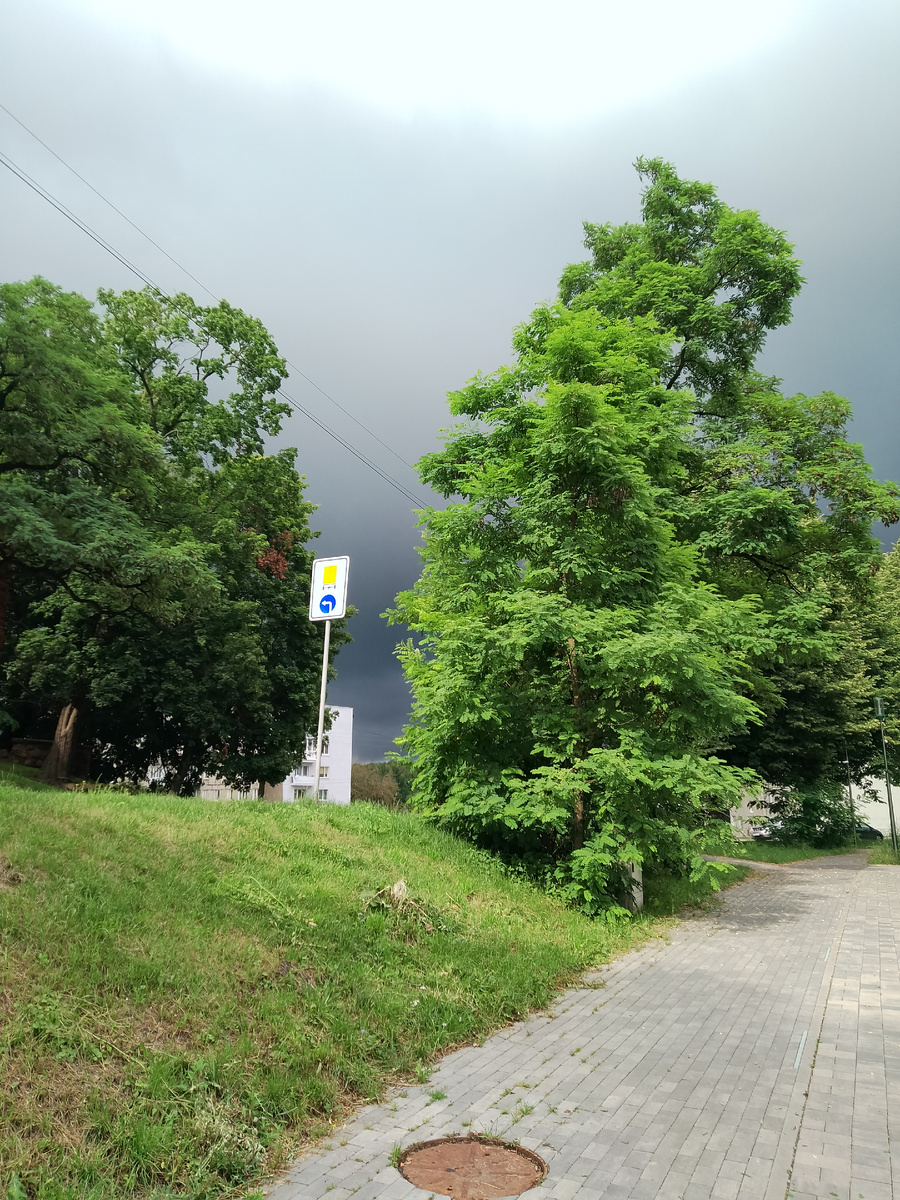 А еще 2 минуты назад пекло солнце