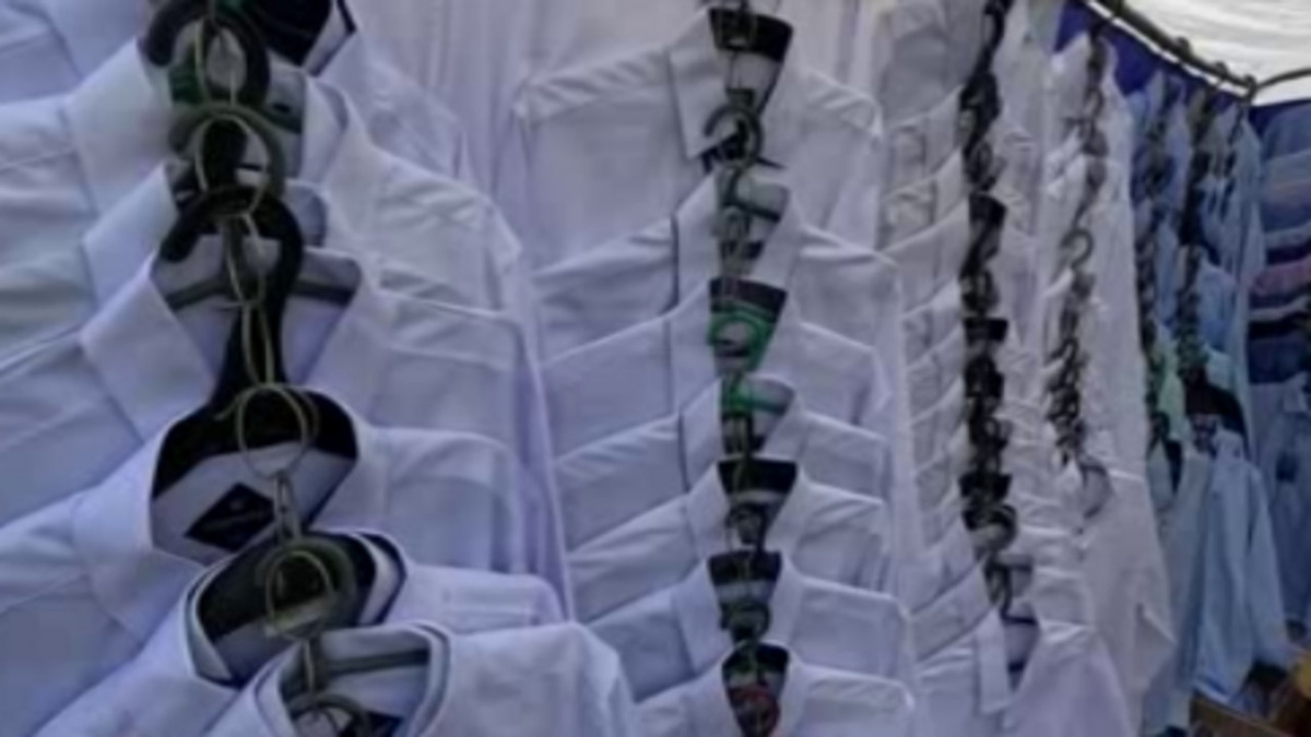    Скоро начнется учебный год, а в Курске уже работают "школьные базары"