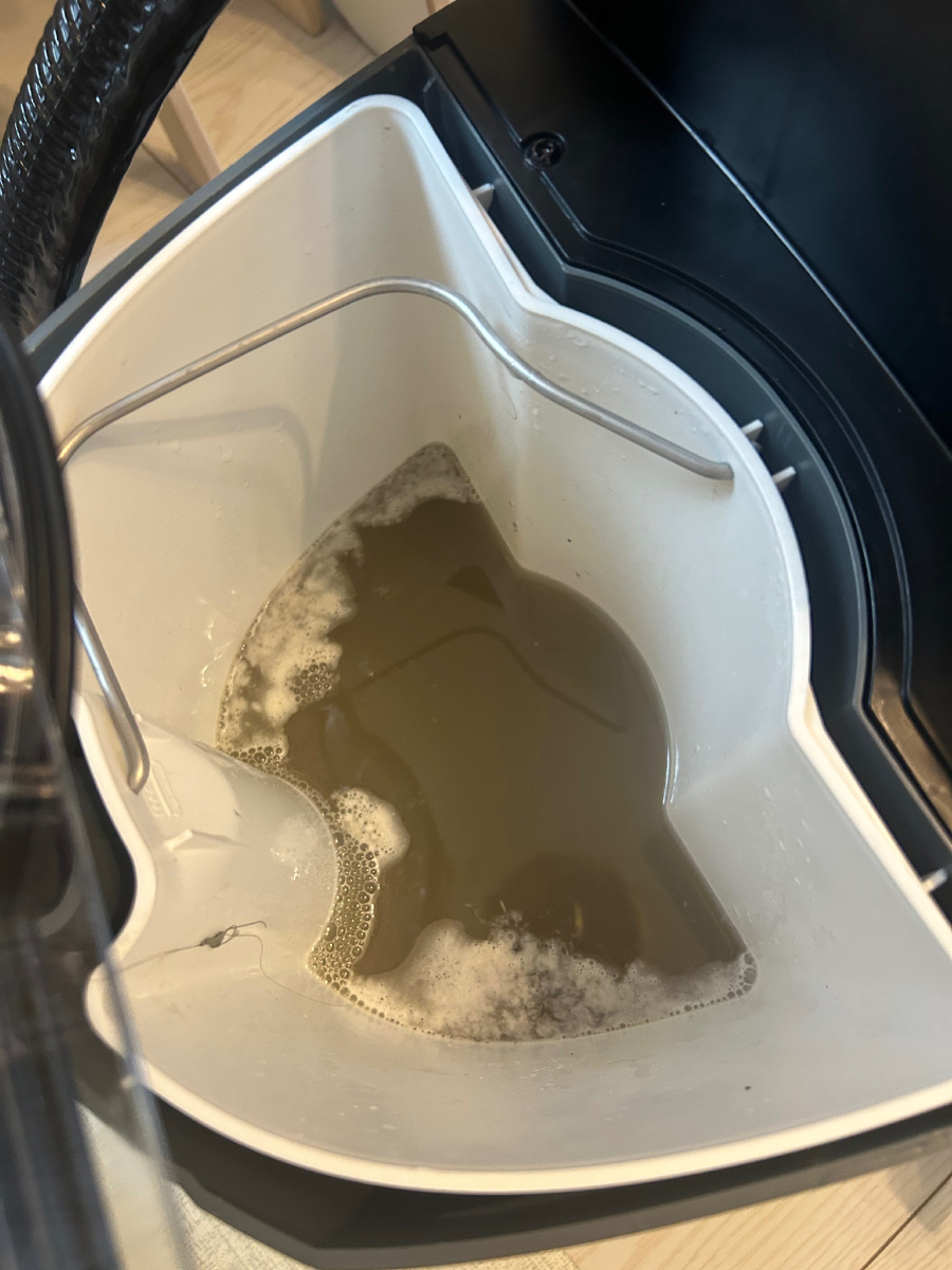 А вот такого цвета была вода после ОДНОГО! мягкого стула