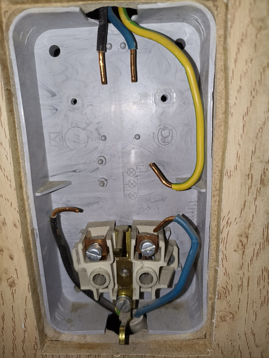 Провода от розетки 